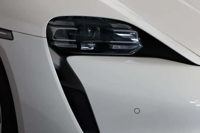 Porsche Taycan (2021) thumbnail 5
