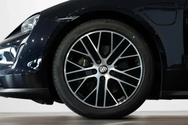Porsche Taycan (2024) thumbnail 6