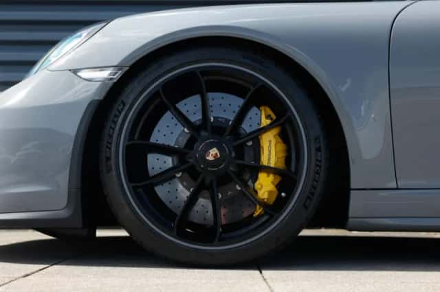 Porsche 911 (2020) thumbnail 4