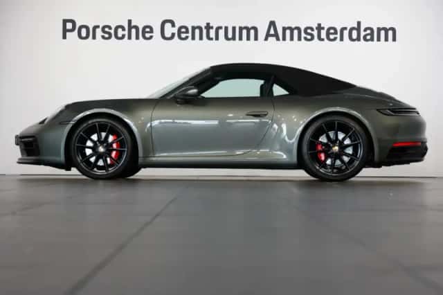 Porsche 911 (2021) thumbnail 2