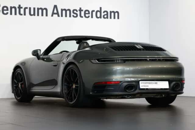 Porsche 911 (2021) thumbnail 3