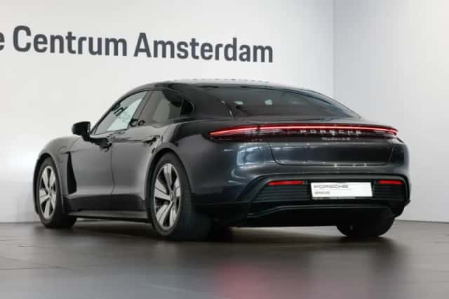 Porsche Taycan (2020) thumbnail 3