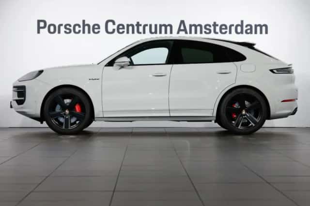 Porsche Cayenne (2025) thumbnail 2