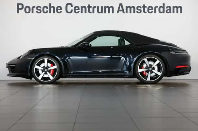 Porsche 911 (2021) thumbnail 2