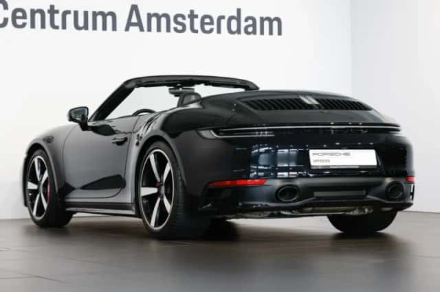 Porsche 911 (2021) thumbnail 3