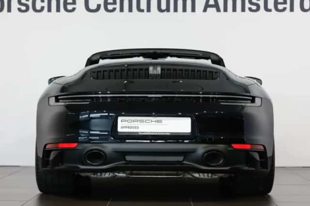 Porsche 911 (2021) thumbnail 4