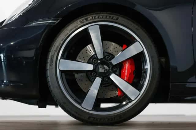 Porsche 911 (2021) thumbnail 5