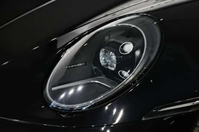 Porsche 911 (2021) thumbnail 6