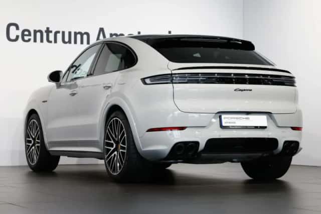 Porsche Cayenne (2024) thumbnail 3