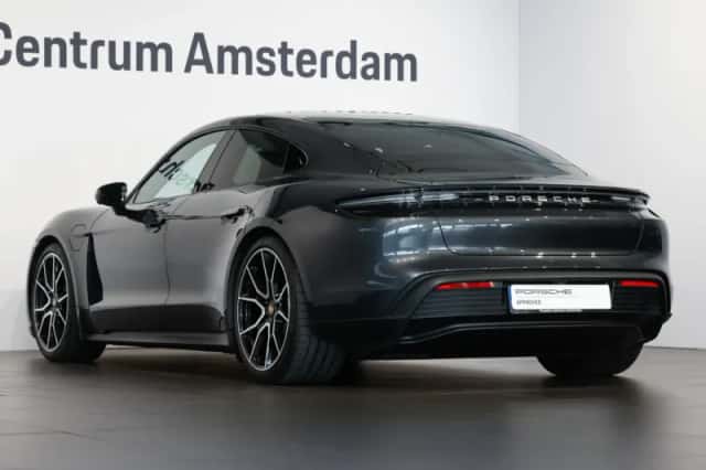 Porsche Taycan (2022) thumbnail 3