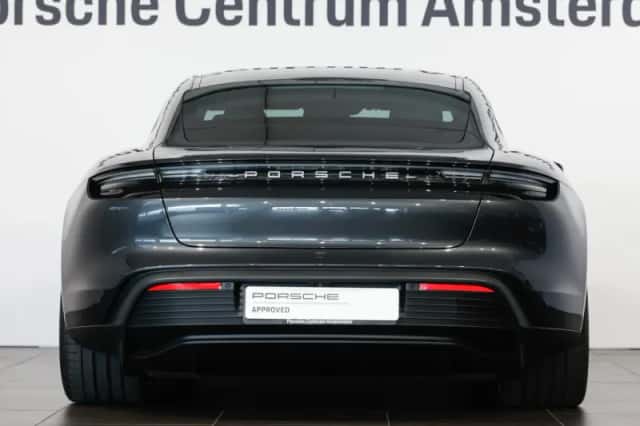 Porsche Taycan (2022) thumbnail 4