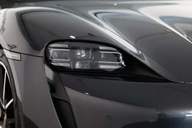 Porsche Taycan (2022) thumbnail 6