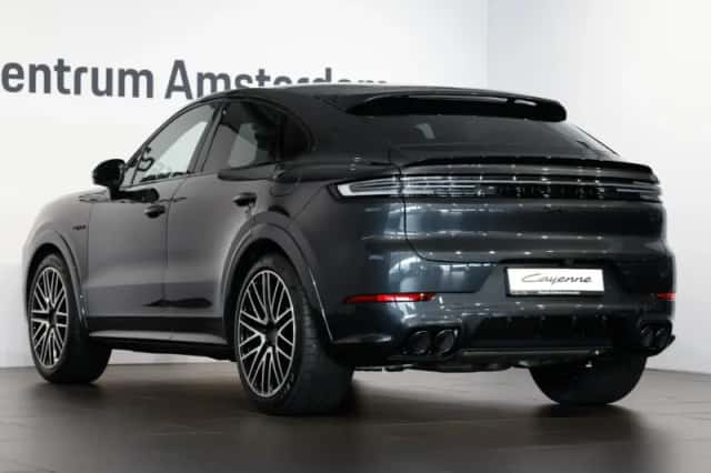 Porsche Cayenne (2026) thumbnail 3