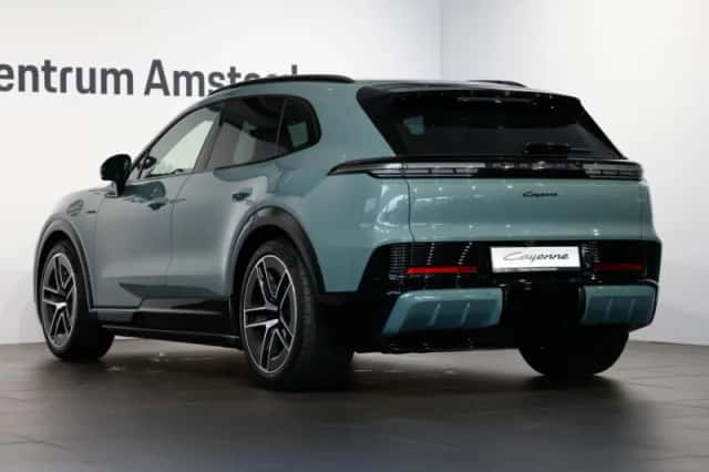 Porsche Cayenne (2026) thumbnail 3