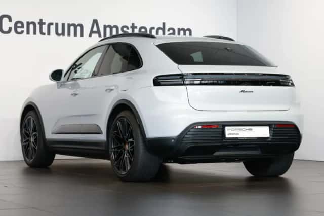 Porsche Macan (2026) thumbnail 3