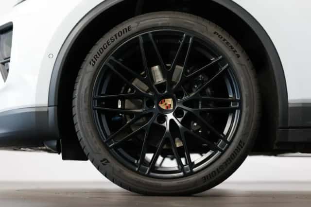 Porsche Macan (2026) thumbnail 6