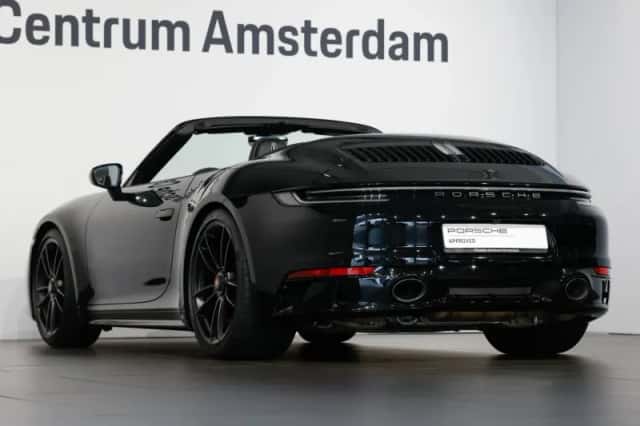 Porsche 911 (2022) thumbnail 3