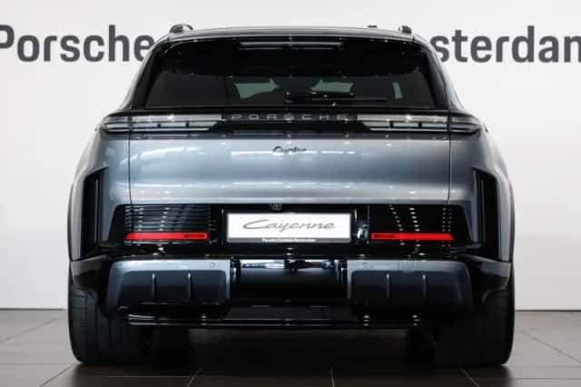 Porsche Cayenne (2026) thumbnail 4