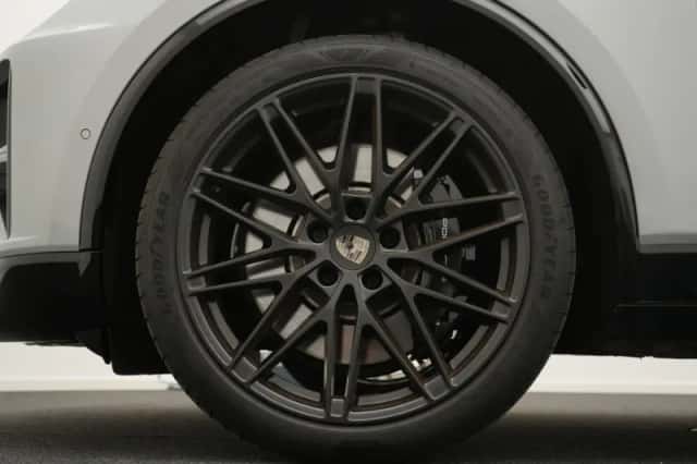 Porsche Macan (2024) thumbnail 4
