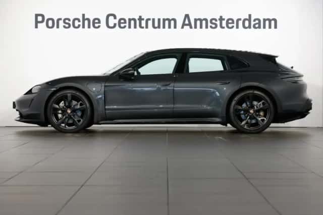 Porsche Taycan (2023) thumbnail 2