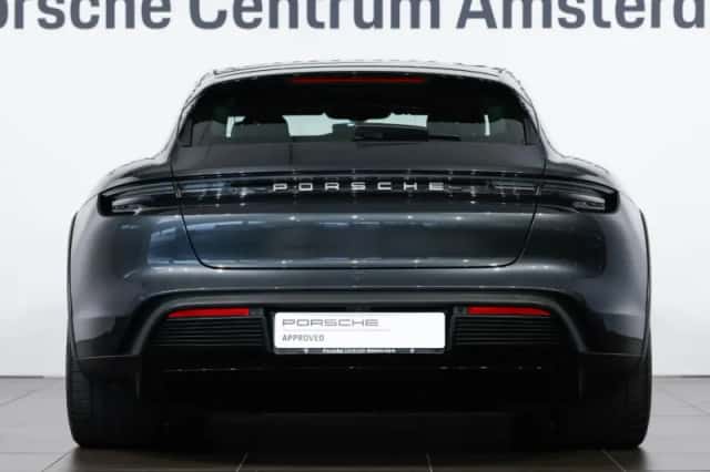 Porsche Taycan (2023) thumbnail 4