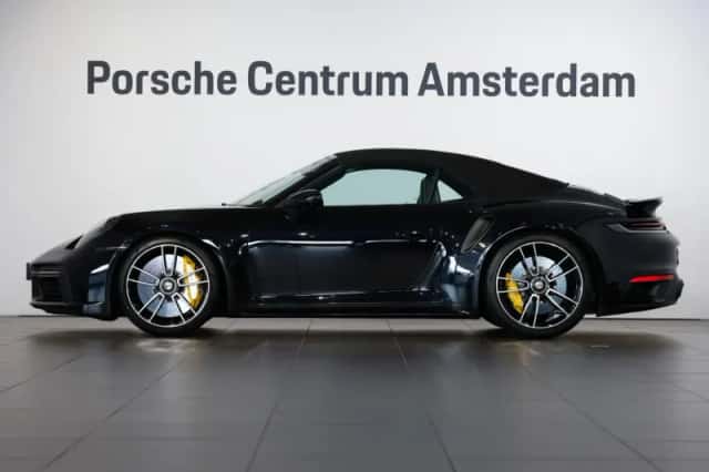 Porsche 911 (2022) thumbnail 2