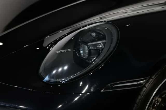 Porsche 911 (2022) thumbnail 5