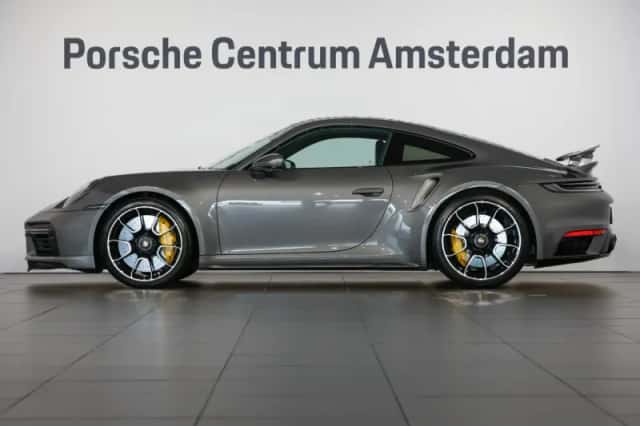 Porsche 911 (2022) thumbnail 2