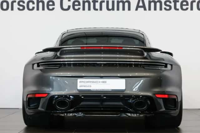 Porsche 911 (2022) thumbnail 4