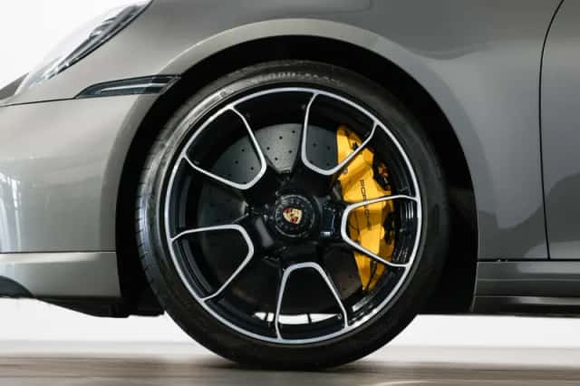 Porsche 911 (2022) thumbnail 5