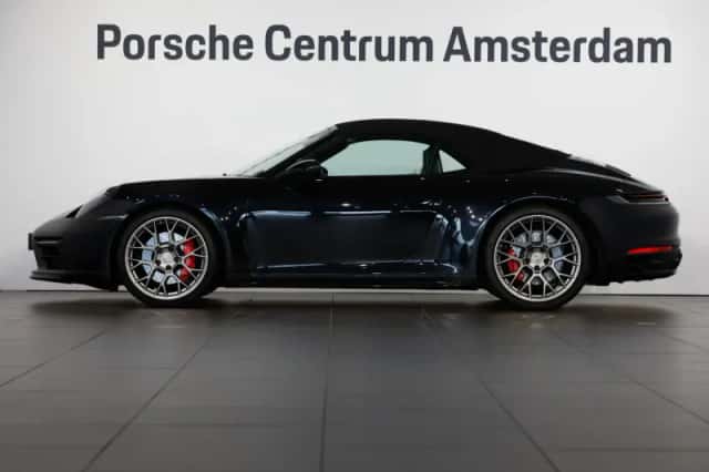 Porsche 911 (2021) thumbnail 2