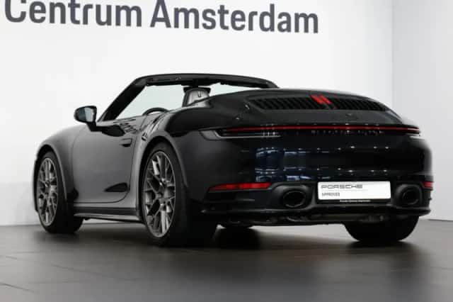 Porsche 911 (2021) thumbnail 3