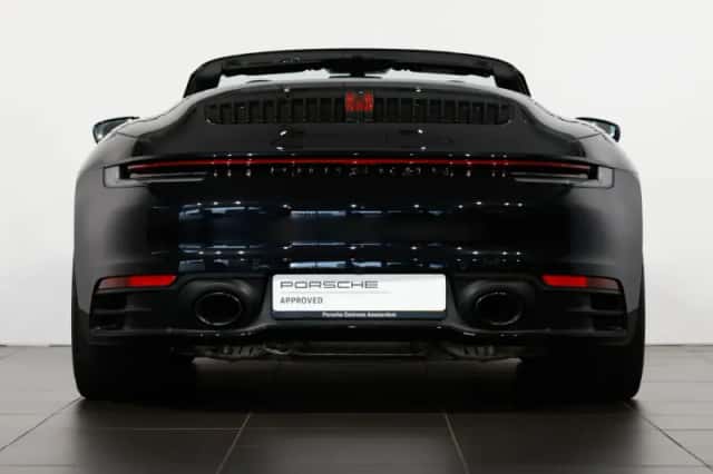 Porsche 911 (2021) thumbnail 4