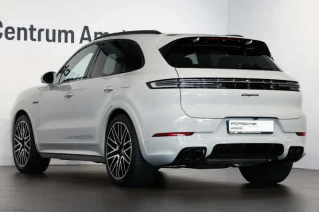 Porsche Cayenne (2026) thumbnail 3