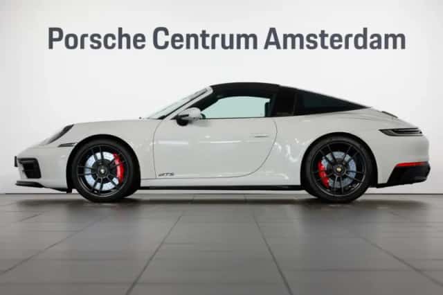 Porsche 911 (2023) thumbnail 2