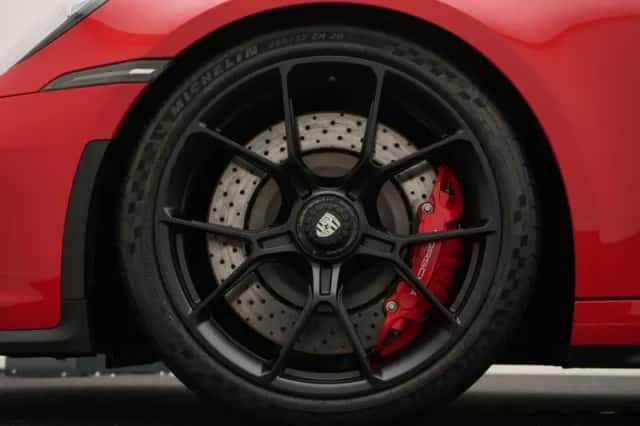 Porsche 911 (2022) thumbnail 4