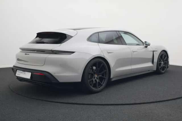 Porsche Taycan (2025) thumbnail 3