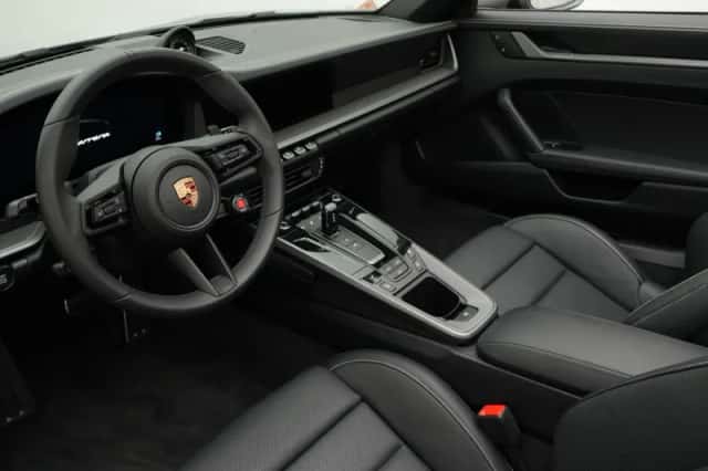 Porsche 911 (2025) thumbnail 5