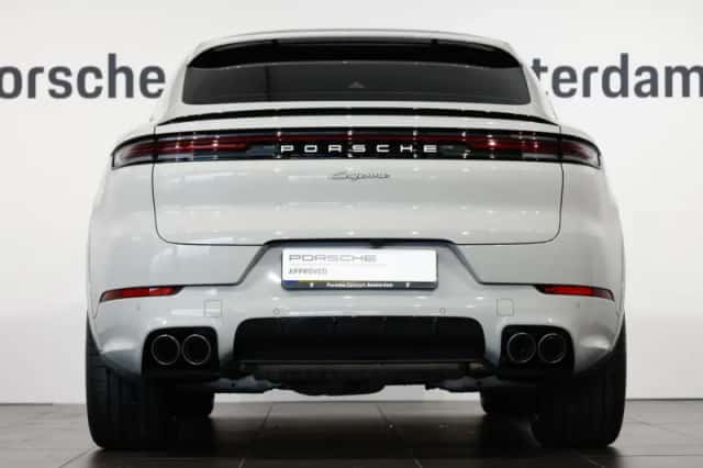 Porsche Cayenne (2023) thumbnail 4