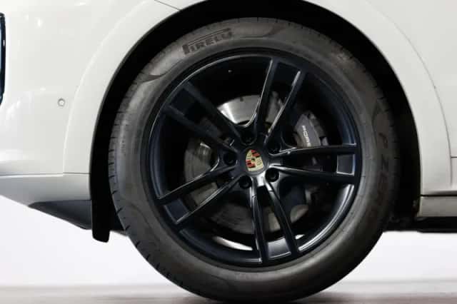 Porsche Cayenne (2023) thumbnail 5