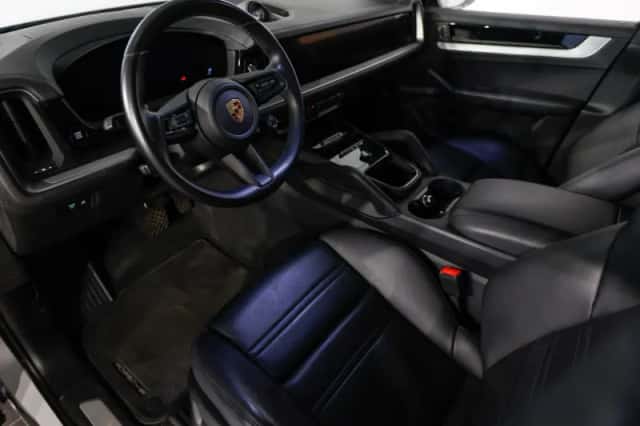 Porsche Cayenne (2023) thumbnail 6