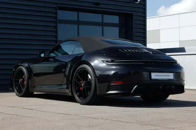 Porsche 911 (2024) thumbnail 3