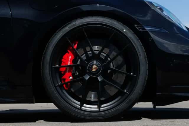 Porsche 911 (2024) thumbnail 4