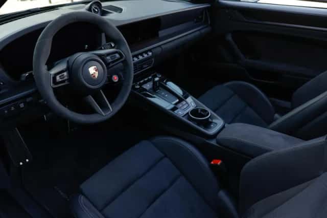 Porsche 911 (2024) thumbnail 5