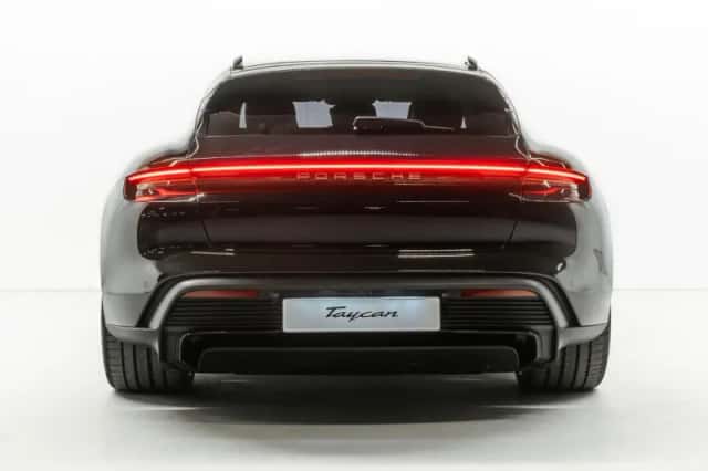 Porsche Taycan (2025) thumbnail 4