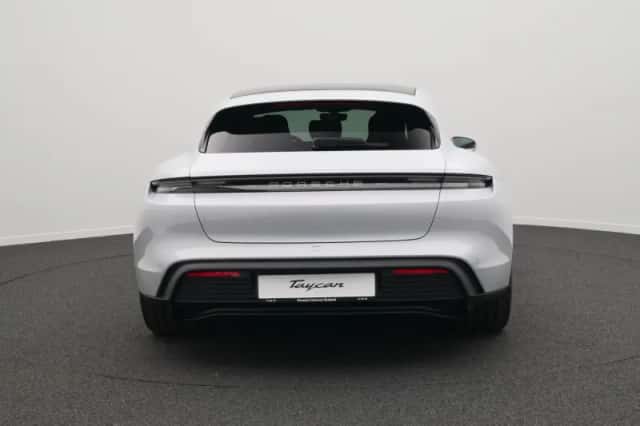 Porsche Taycan (2026) thumbnail 4
