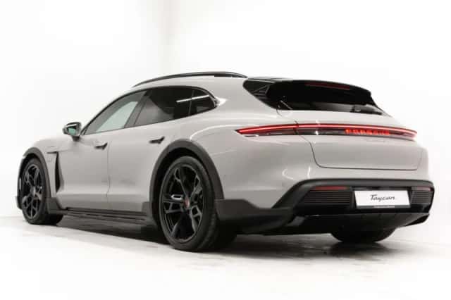 Porsche Taycan (2025) thumbnail 3