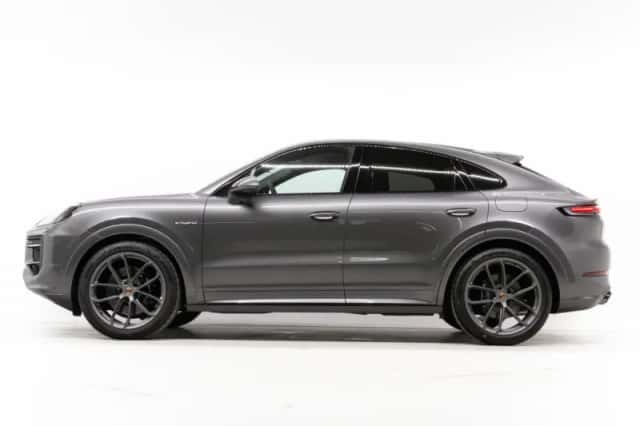 Porsche Cayenne (2025) thumbnail 2