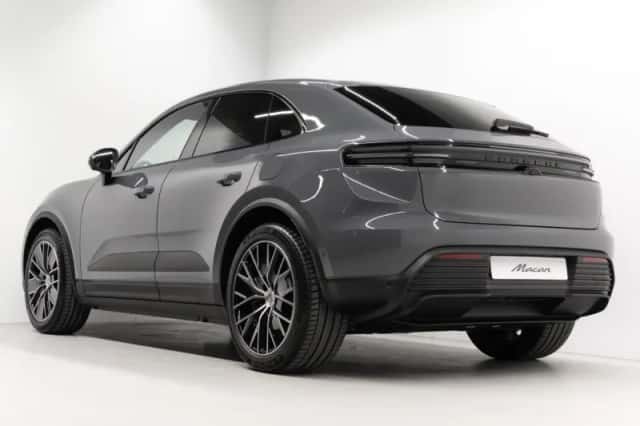 Porsche Macan (2025) thumbnail 3