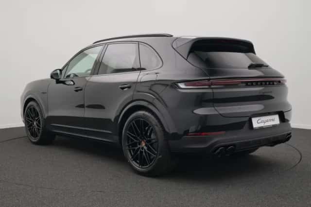 Porsche Cayenne (2026) thumbnail 3